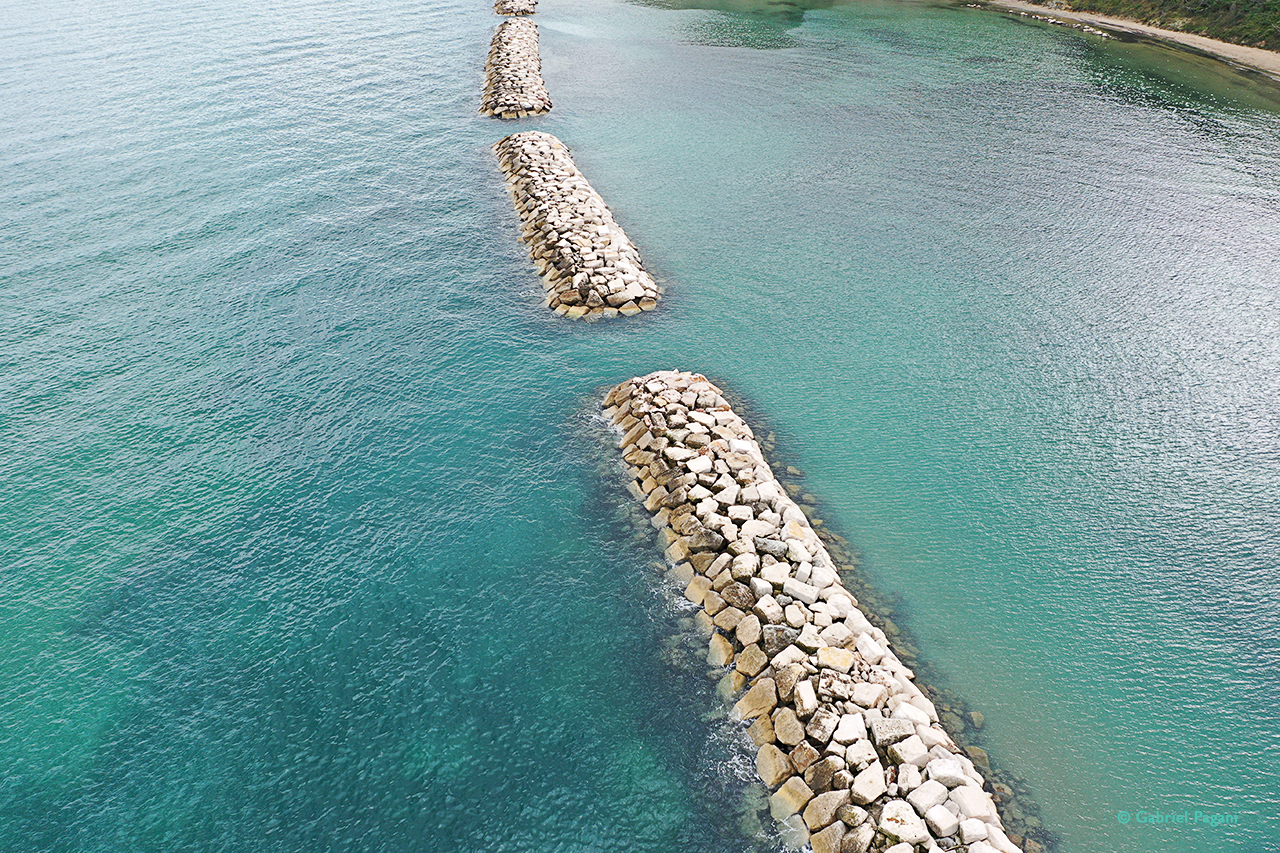 foto da drone, Adriatico, i colori del mare, scogliera artificiale