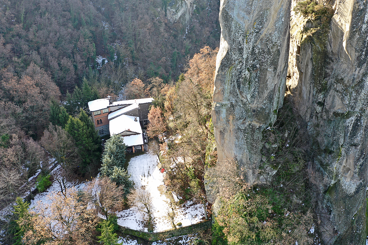 Sassi di Rocca Malatina, foto da drone, autunno, croce, trekking, foto da drone