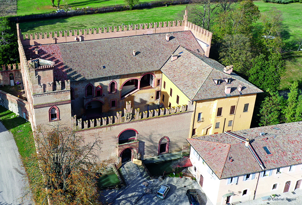 Palazzo rossi, fiume reno, foto da drone, castello medievale